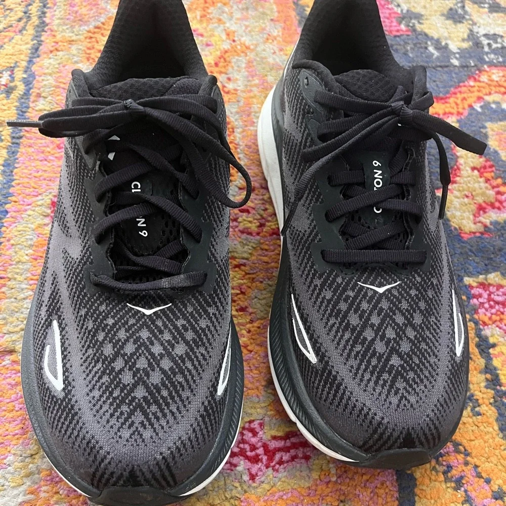 Hoka - Clifton 9 - men’s size 7 wide sneaker